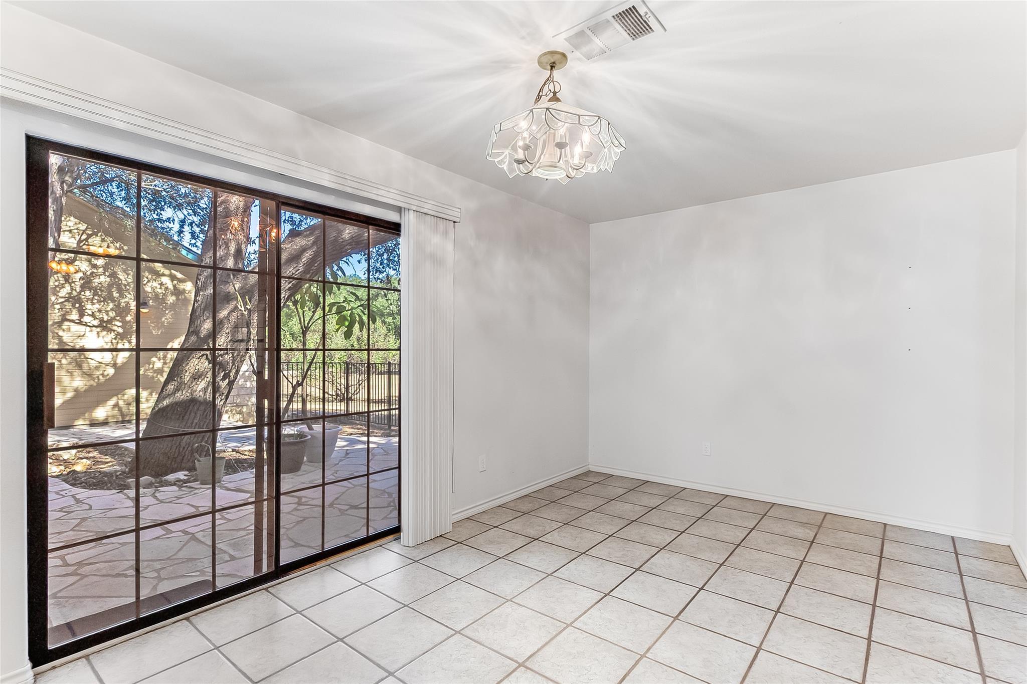 309 Delaware Springs Blvd Property Photo 11