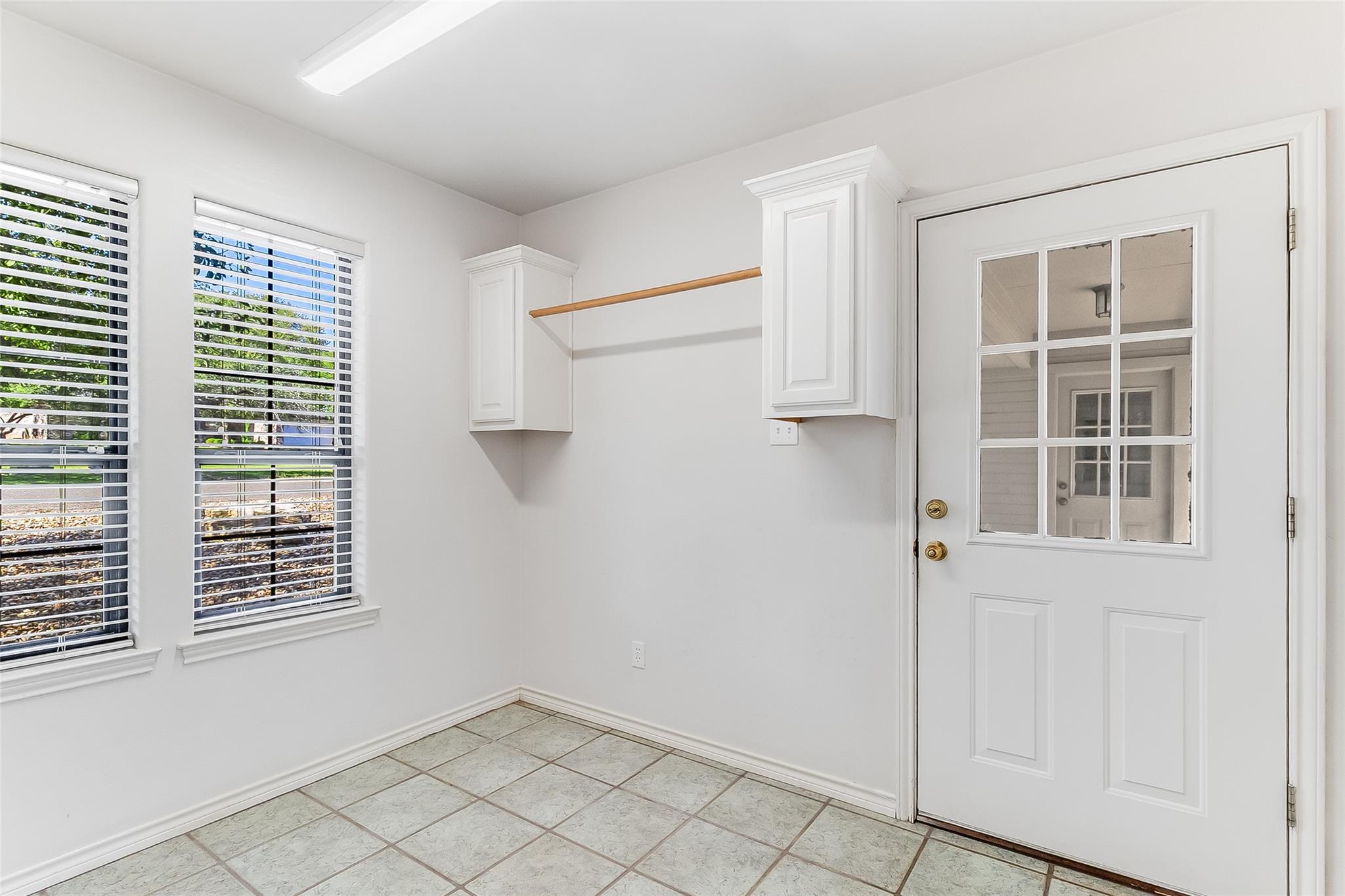 309 Delaware Springs Blvd Property Photo 17