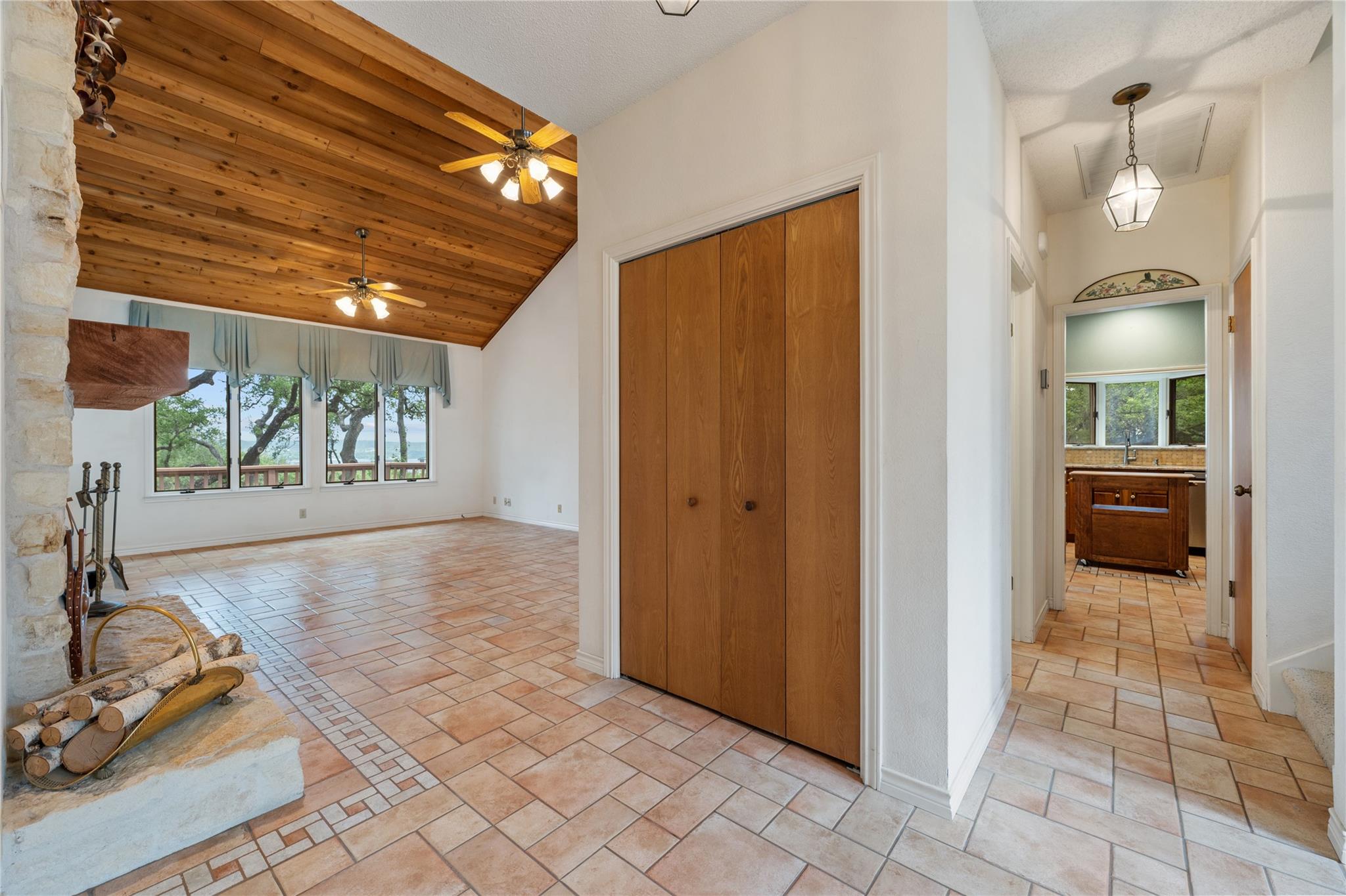 4505 Poteau Cir Property Photo 6