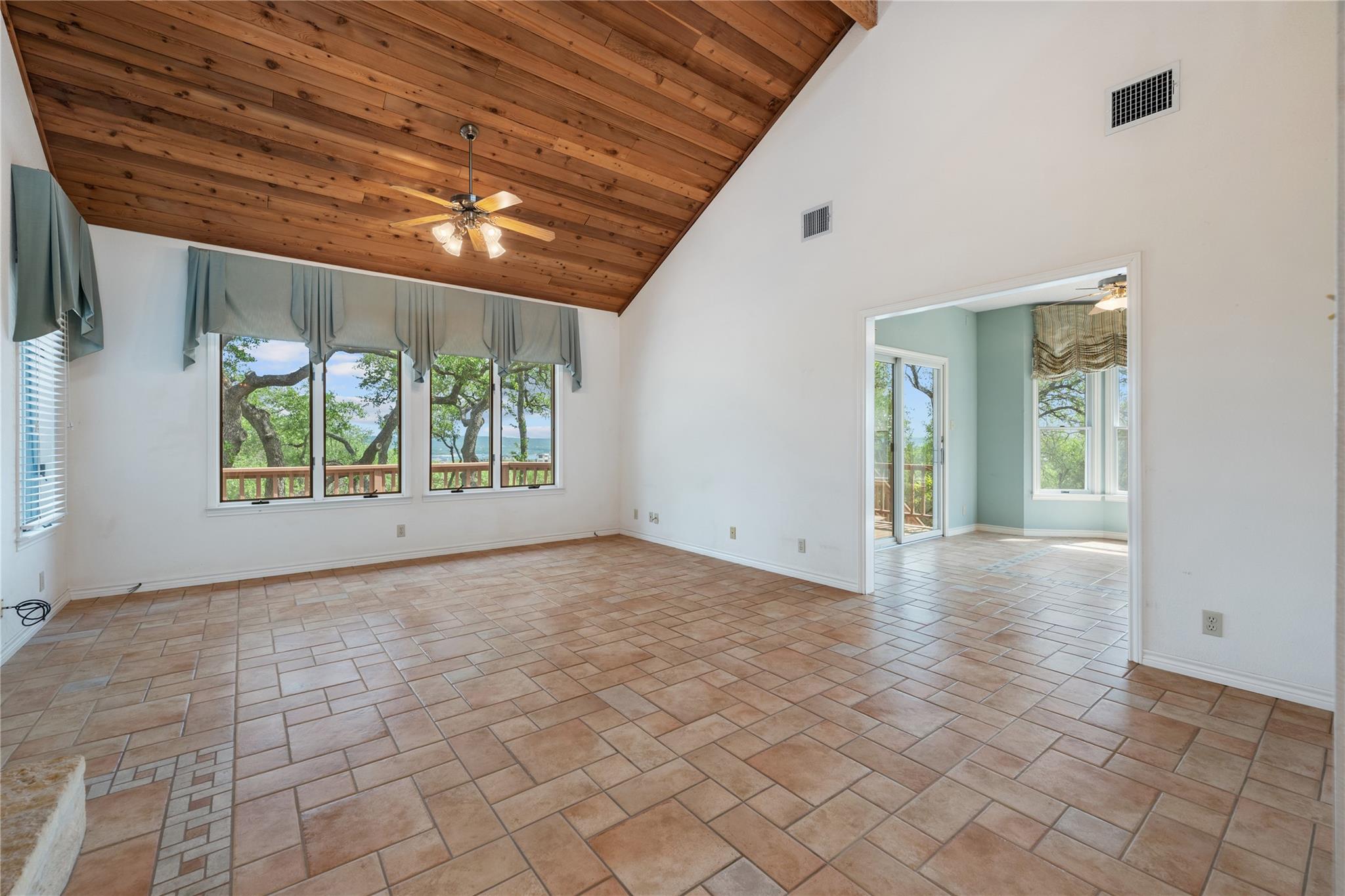 4505 Poteau Cir Property Photo 8