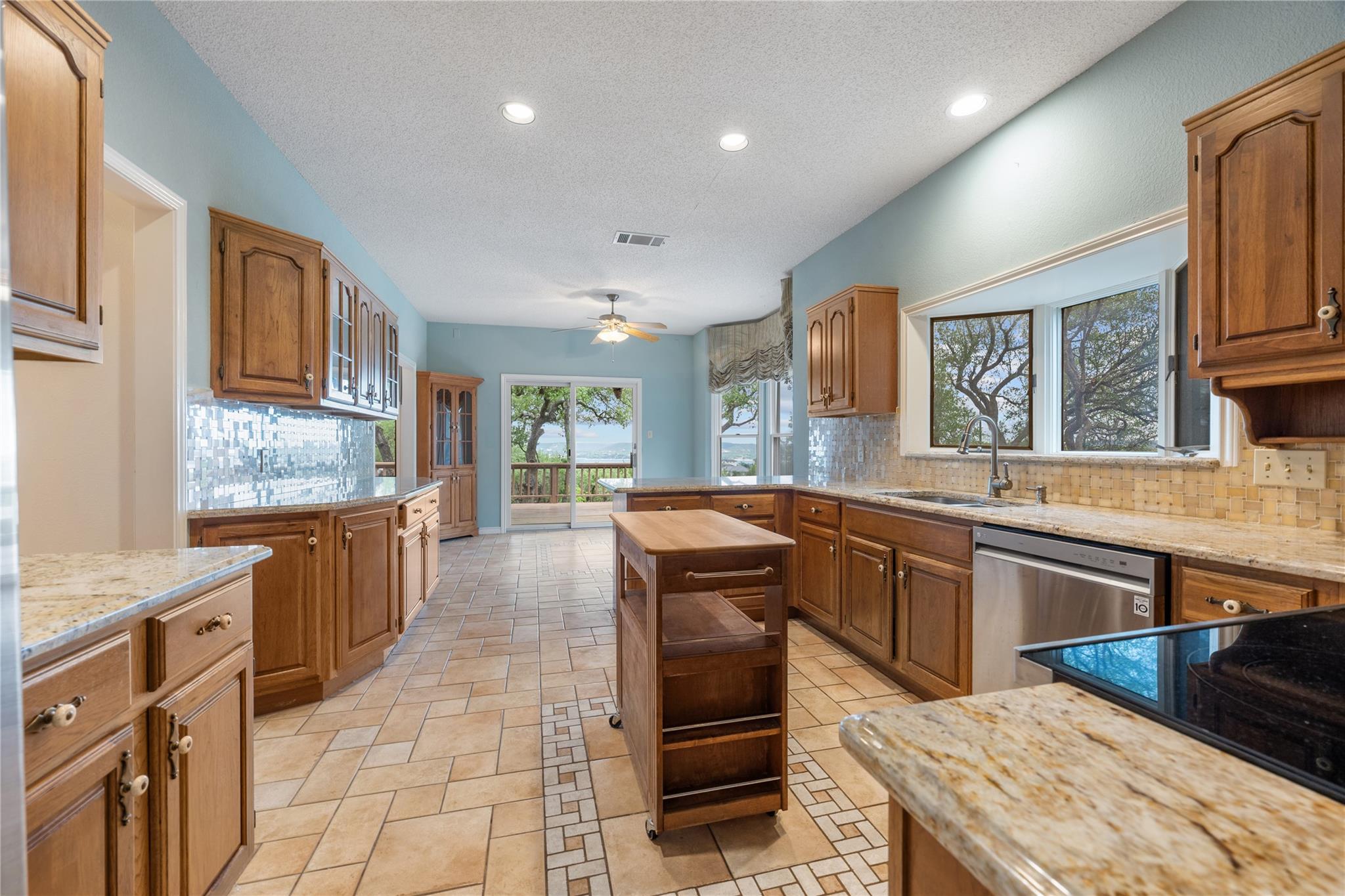 4505 Poteau Cir Property Photo 16