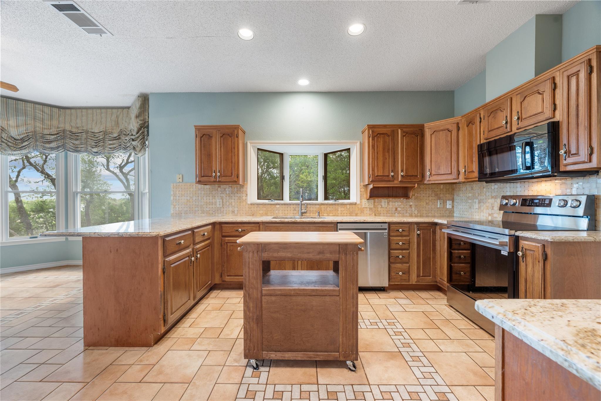 4505 Poteau Cir Property Photo 18