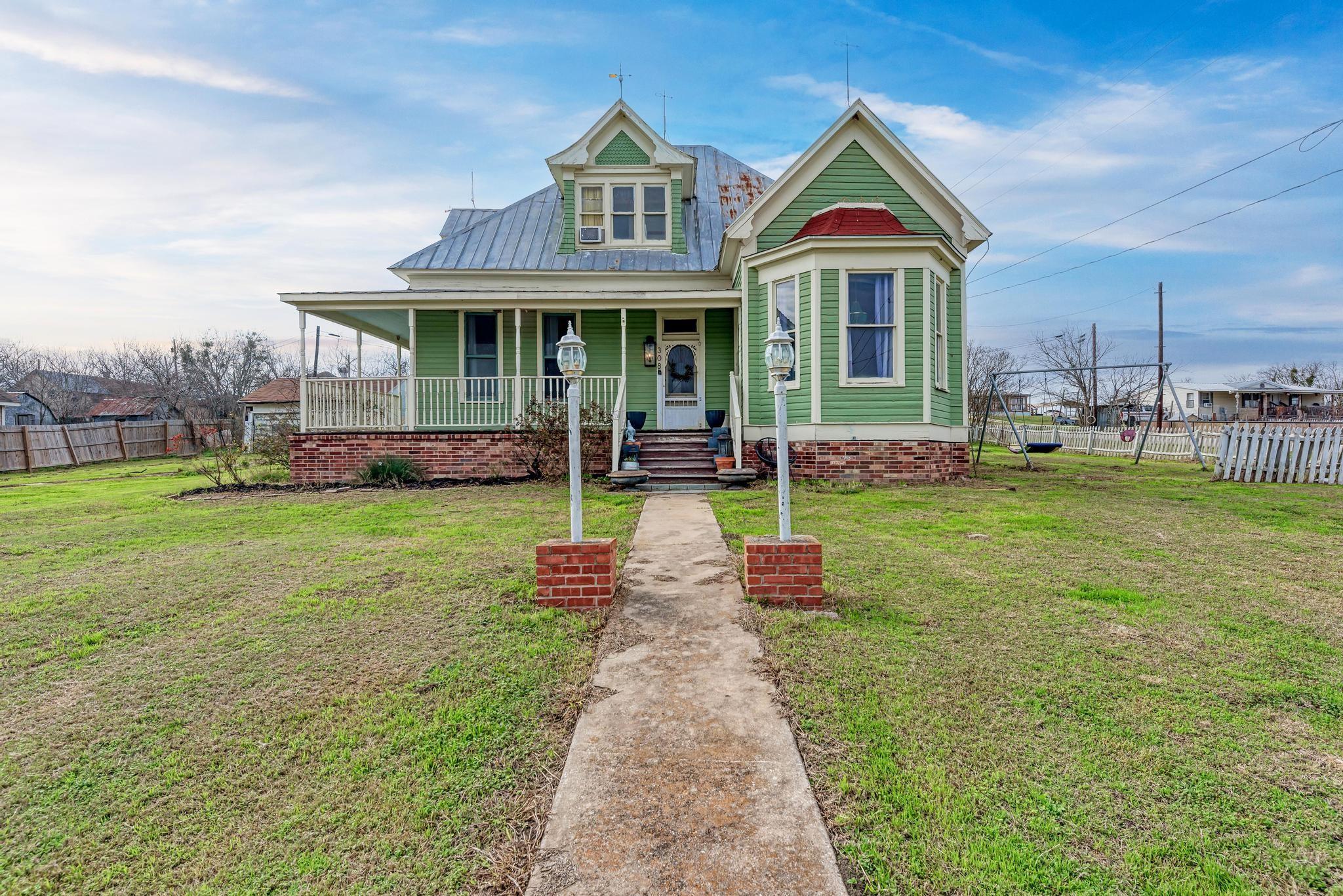 308 N Broad St Property Photo