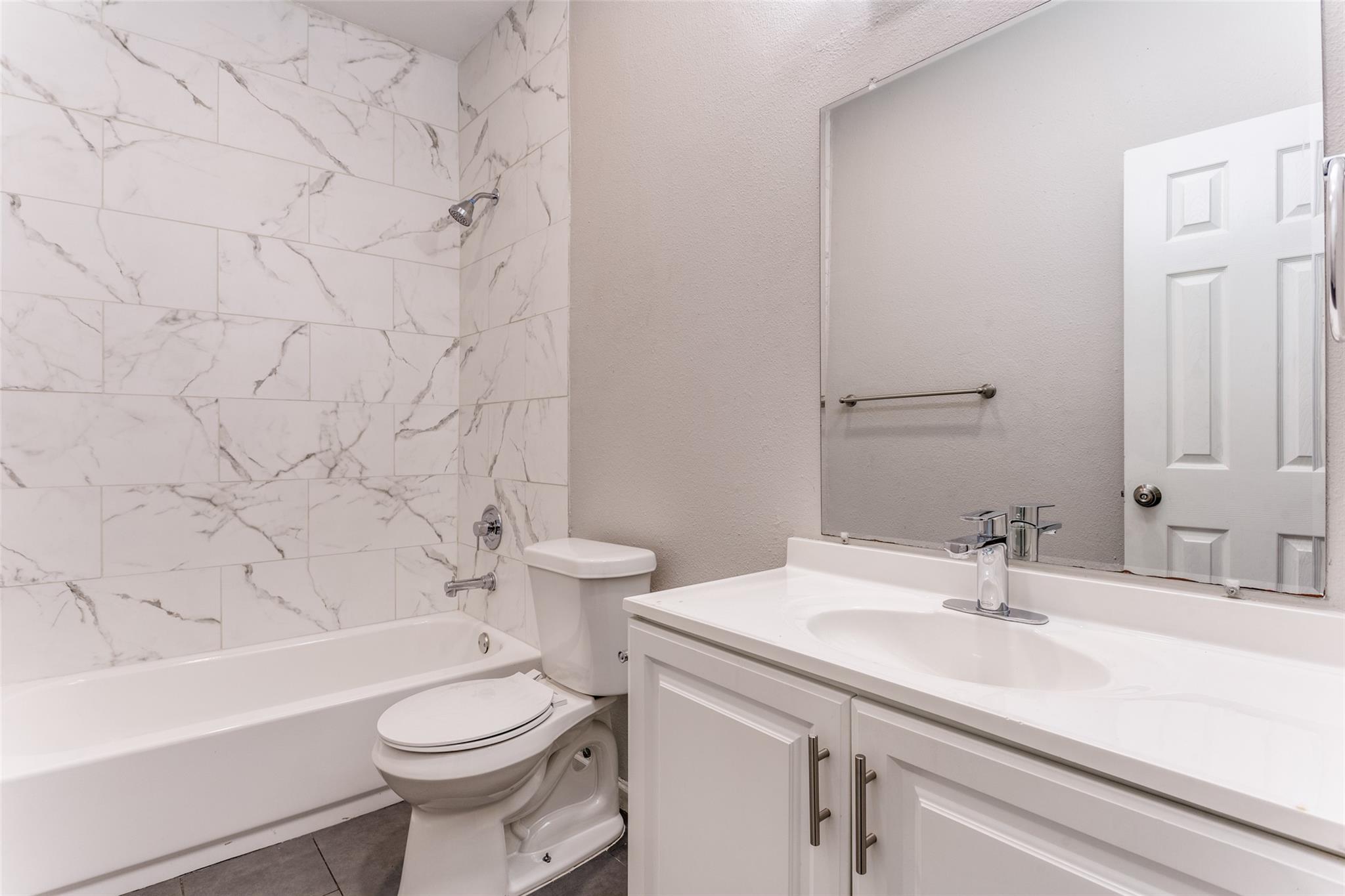 11301 Nicole A Cv #a Property Photo 11