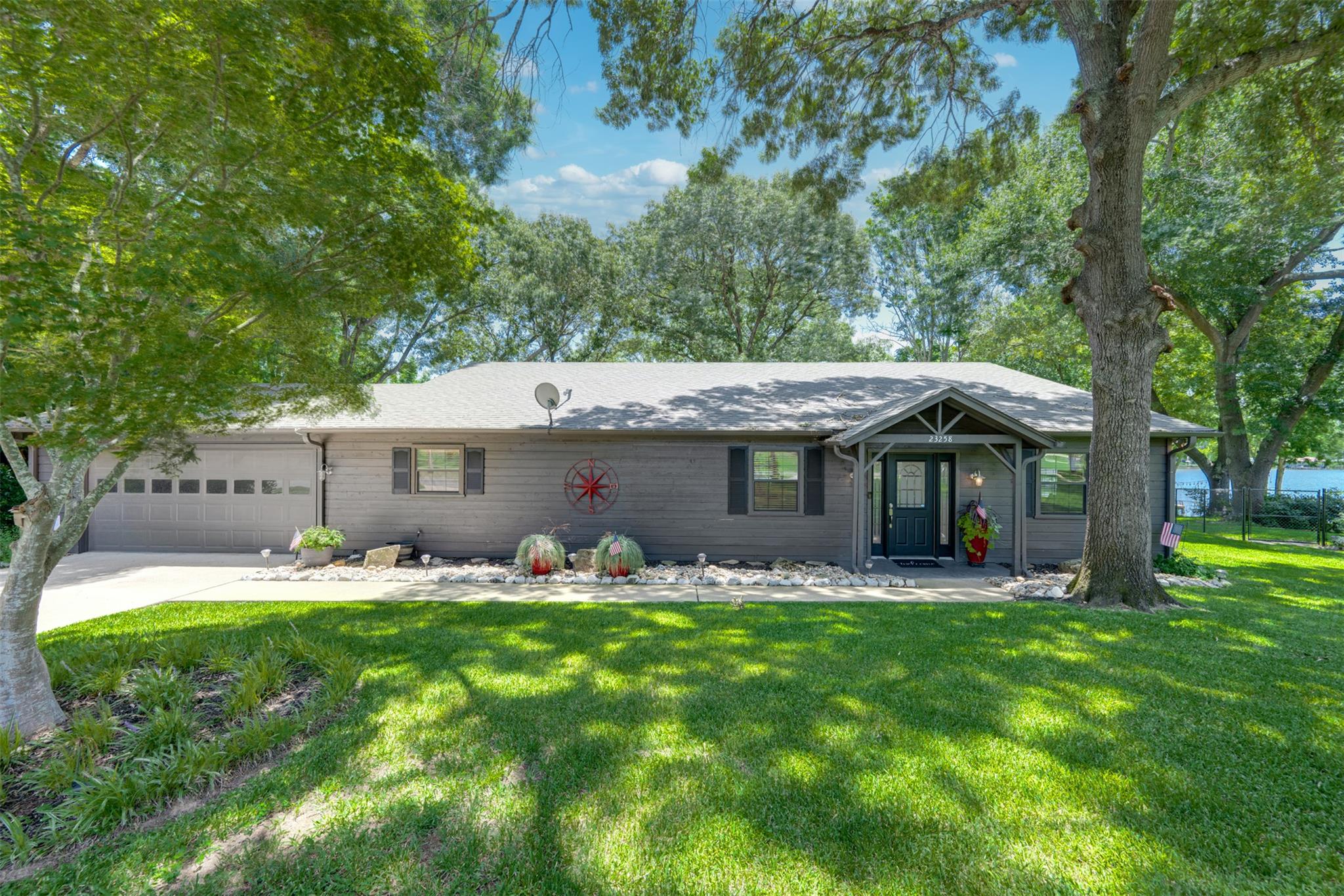 23258 Edgewater Dr Property Photo 1