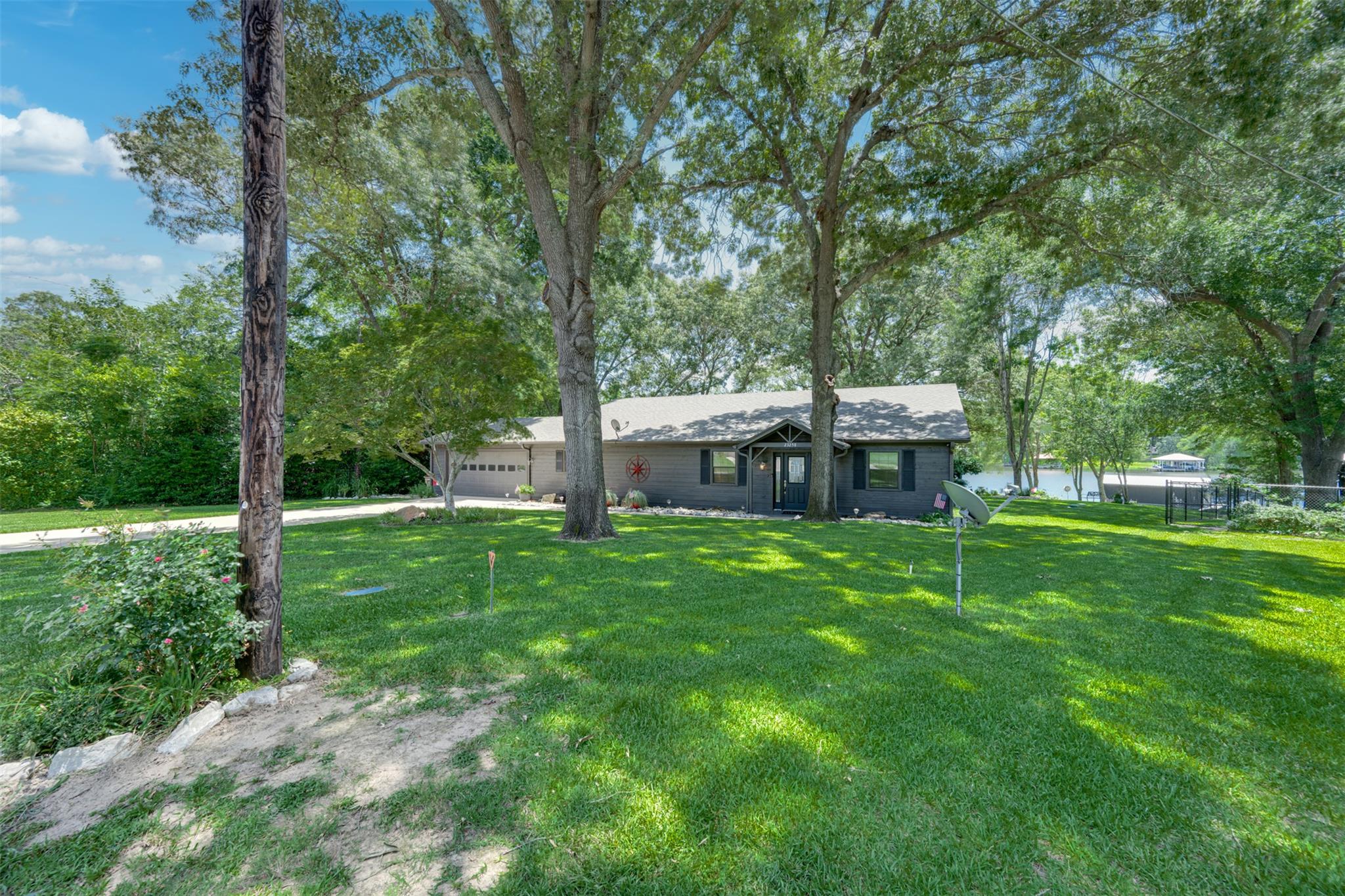 23258 Edgewater Dr Property Photo 2