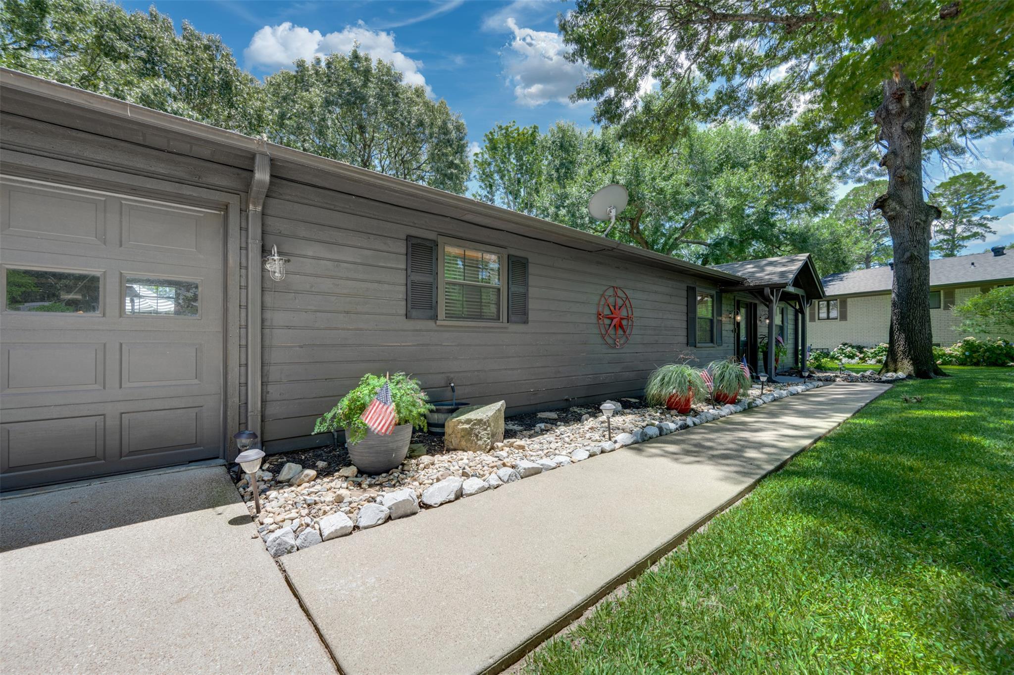 23258 Edgewater Dr Property Photo 3