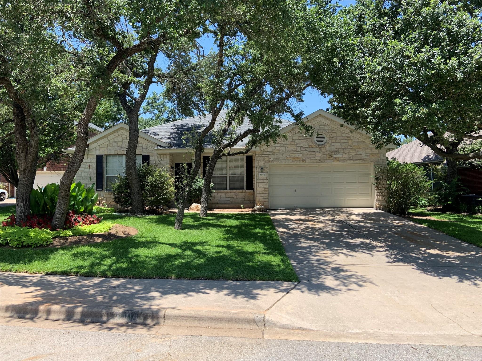 3304 Santee Dr Property Photo 1