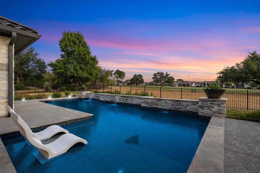 202 Green Leaf Property Photo 6