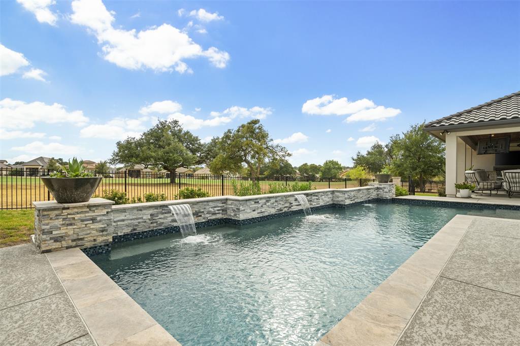 202 Green Leaf Property Photo 8