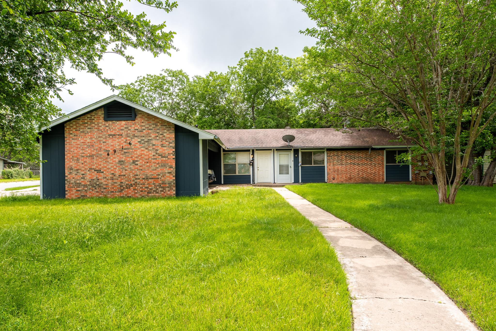 4916 Suburban Dr B Property Photo