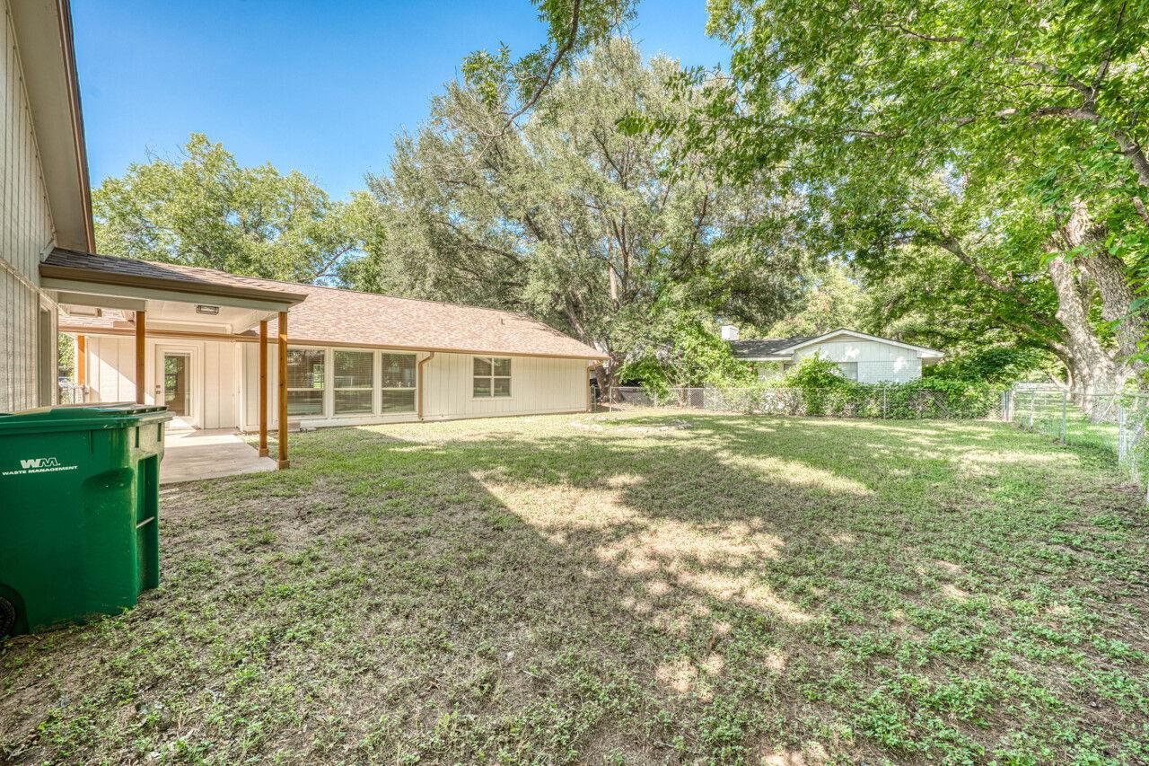 319 Columbine St Property Photo 5