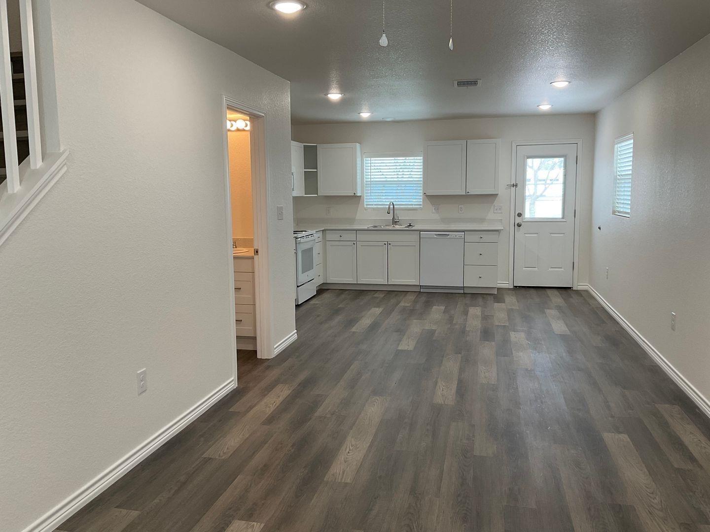 1220 Nora Ln Property Photo 8