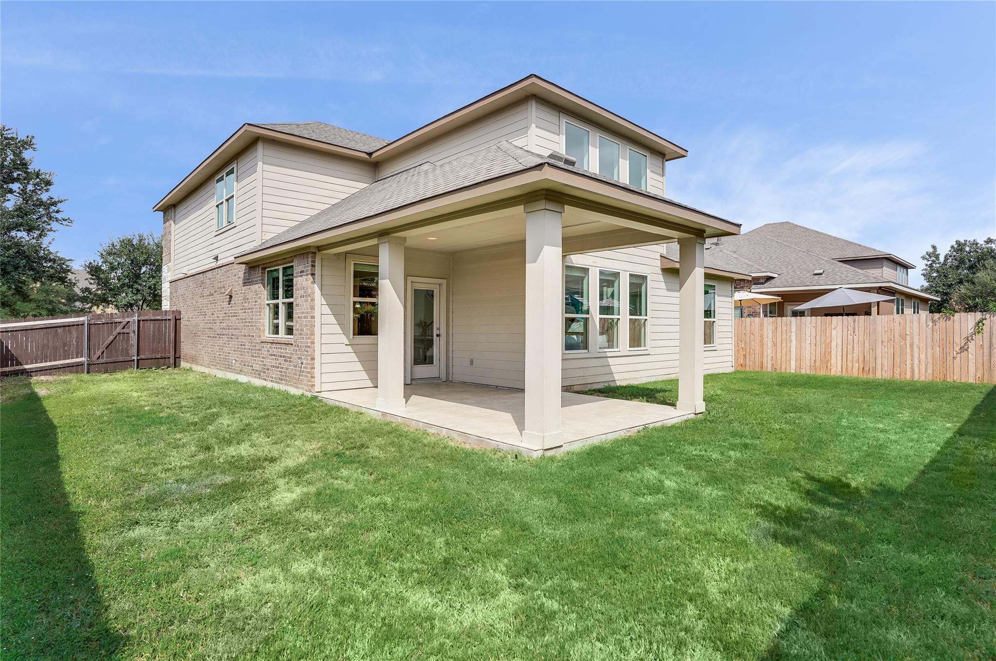 250 Nivens Dr Property Photo 3