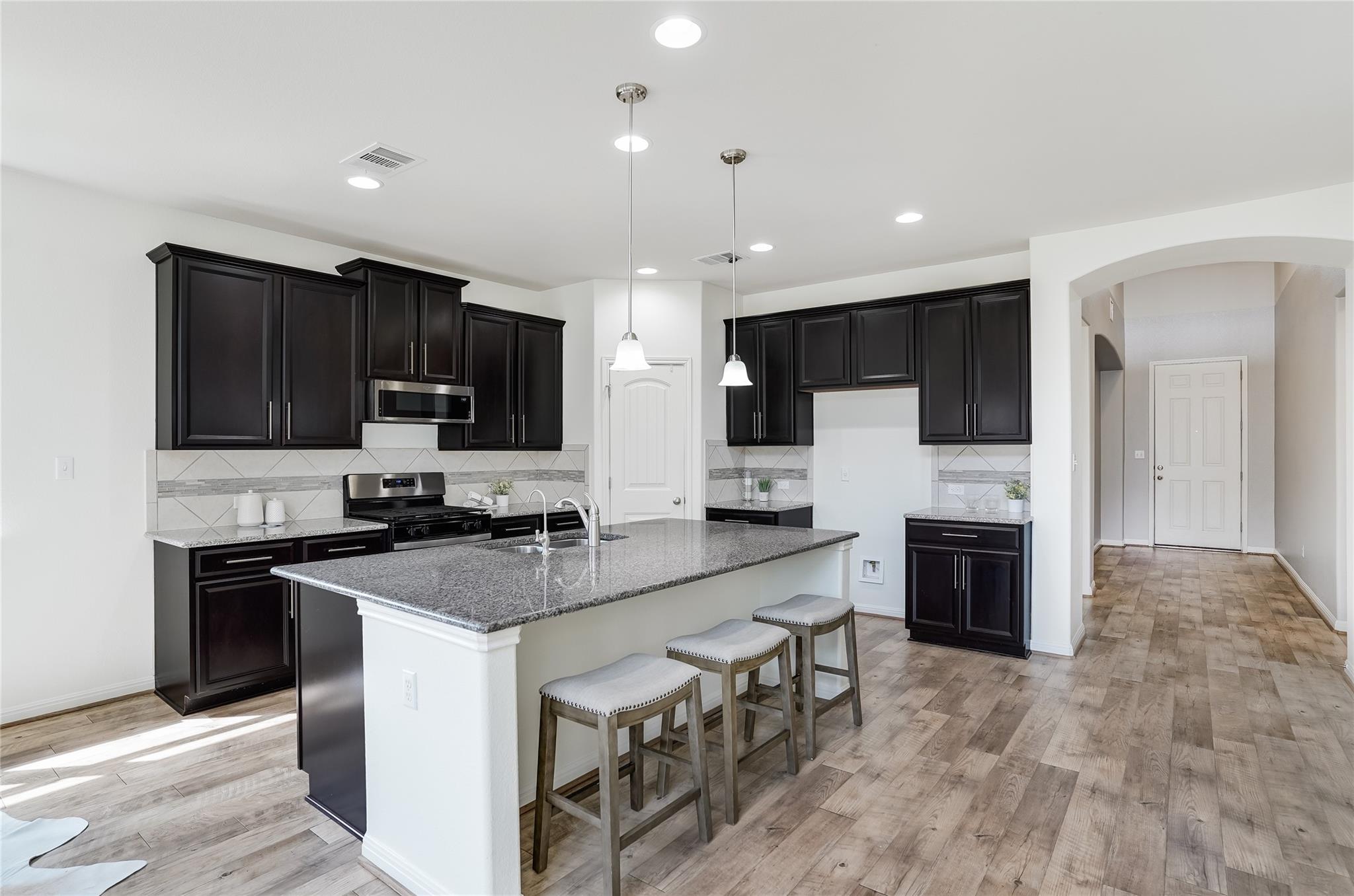 250 Nivens Dr Property Photo 4