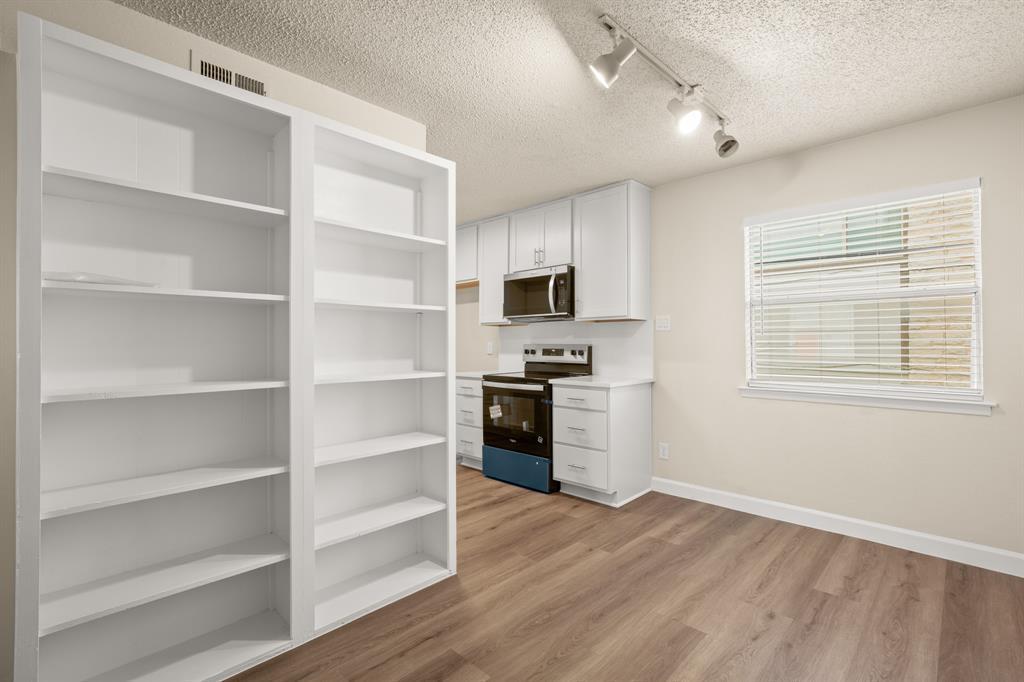 2408 Longview St #112 Property Photo 4