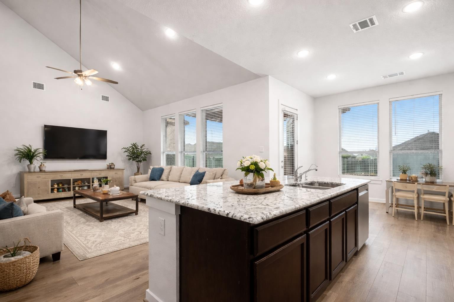 841 Spinnaker Loop Property Photo 1