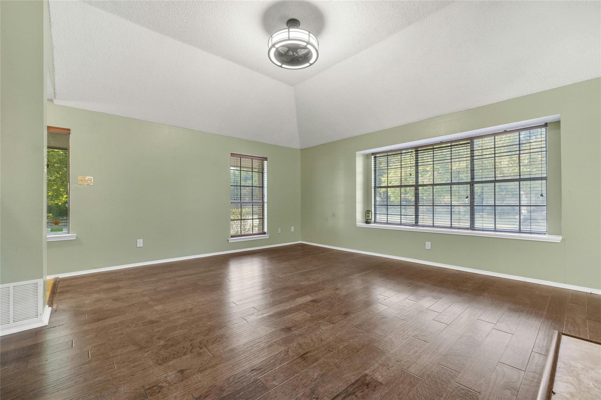 4700 Fallenash Dr Property Photo 4