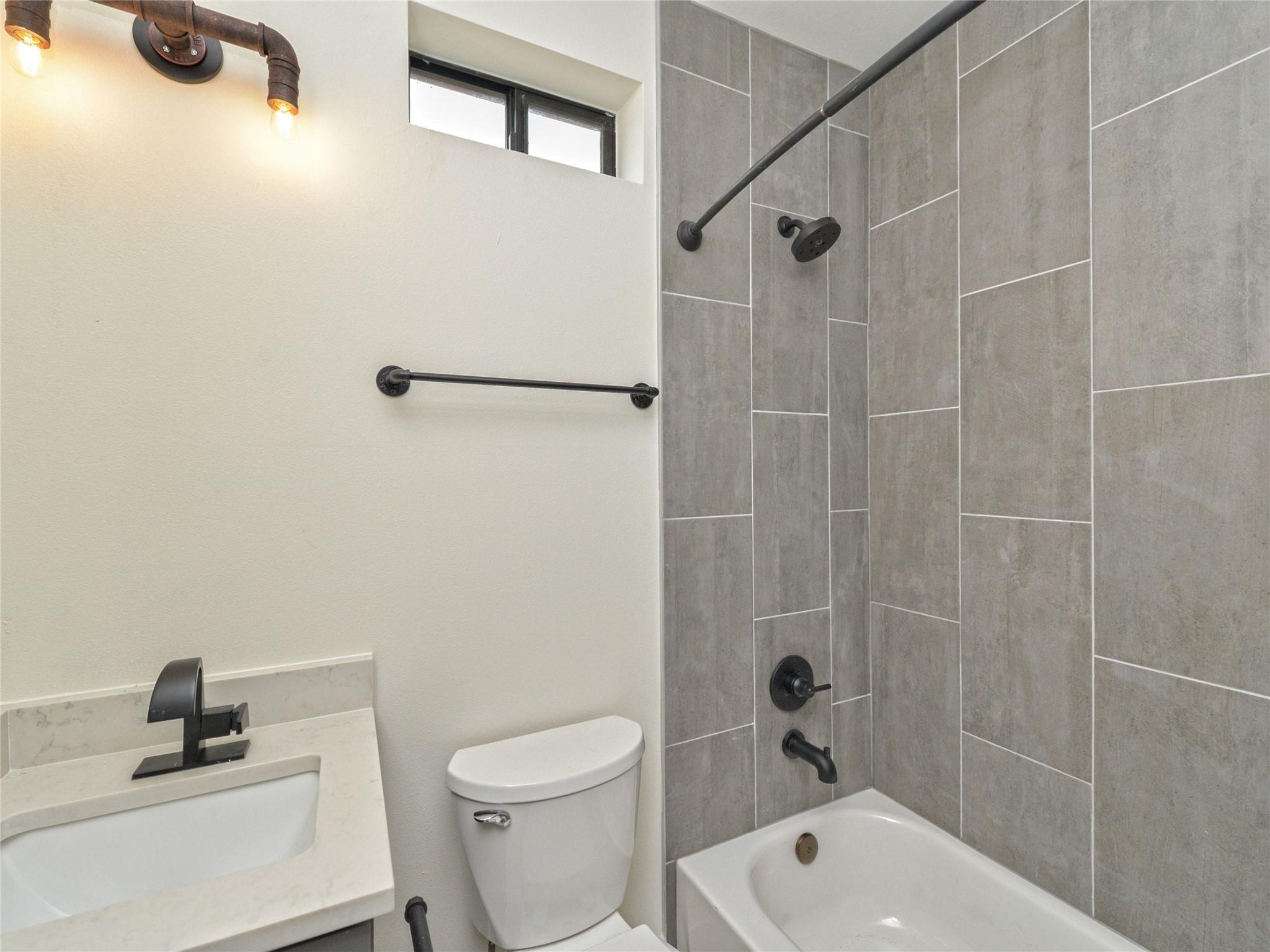 802 E Lydia St Property Photo 15