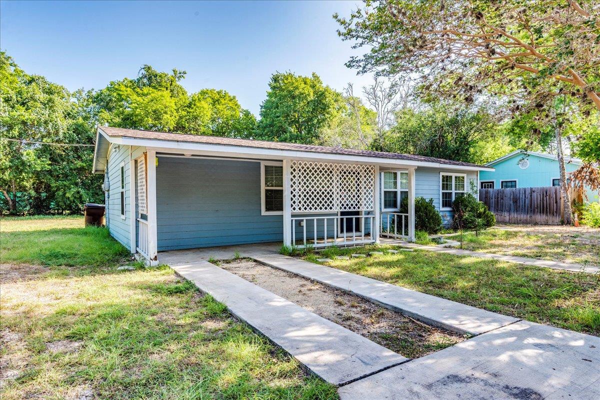 609 Cottonwod St Property Photo 2