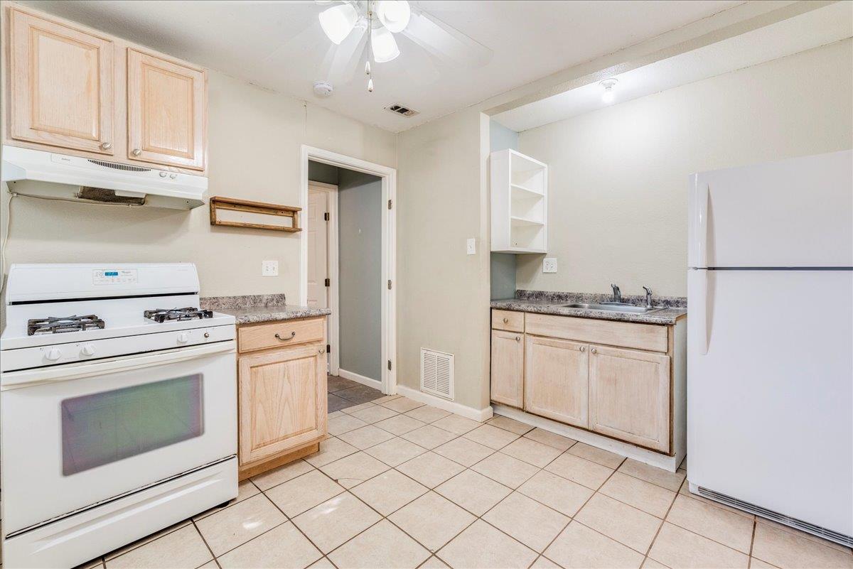 609 Cottonwod St Property Photo 16