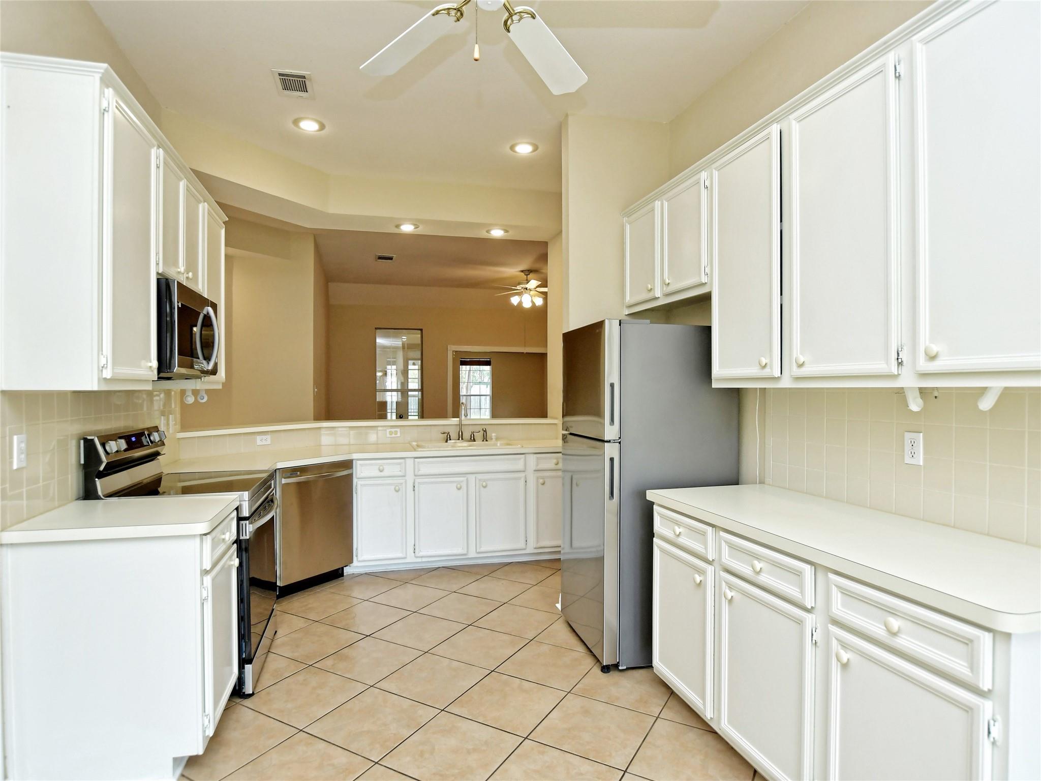 13220 Villa Park Dr Property Photo 8