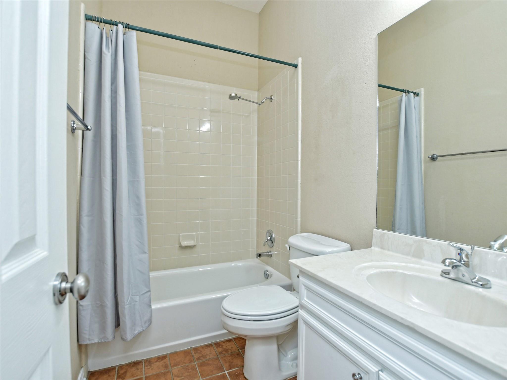 13220 Villa Park Dr Property Photo 17