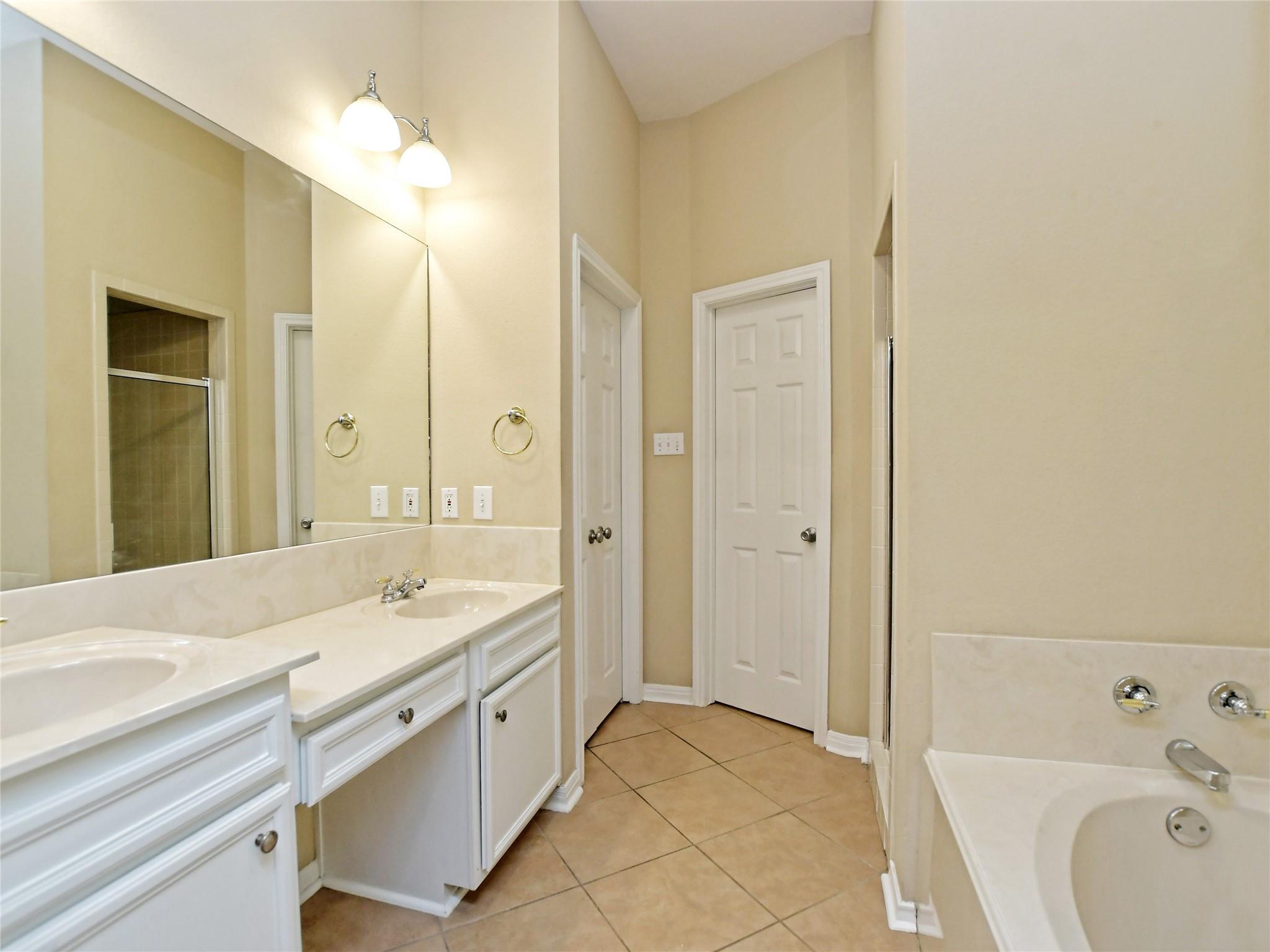 13220 Villa Park Dr Property Photo 22