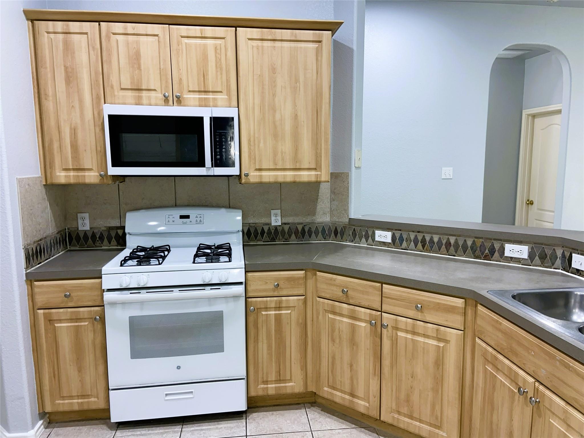 2313 Lou John St Property Photo 4