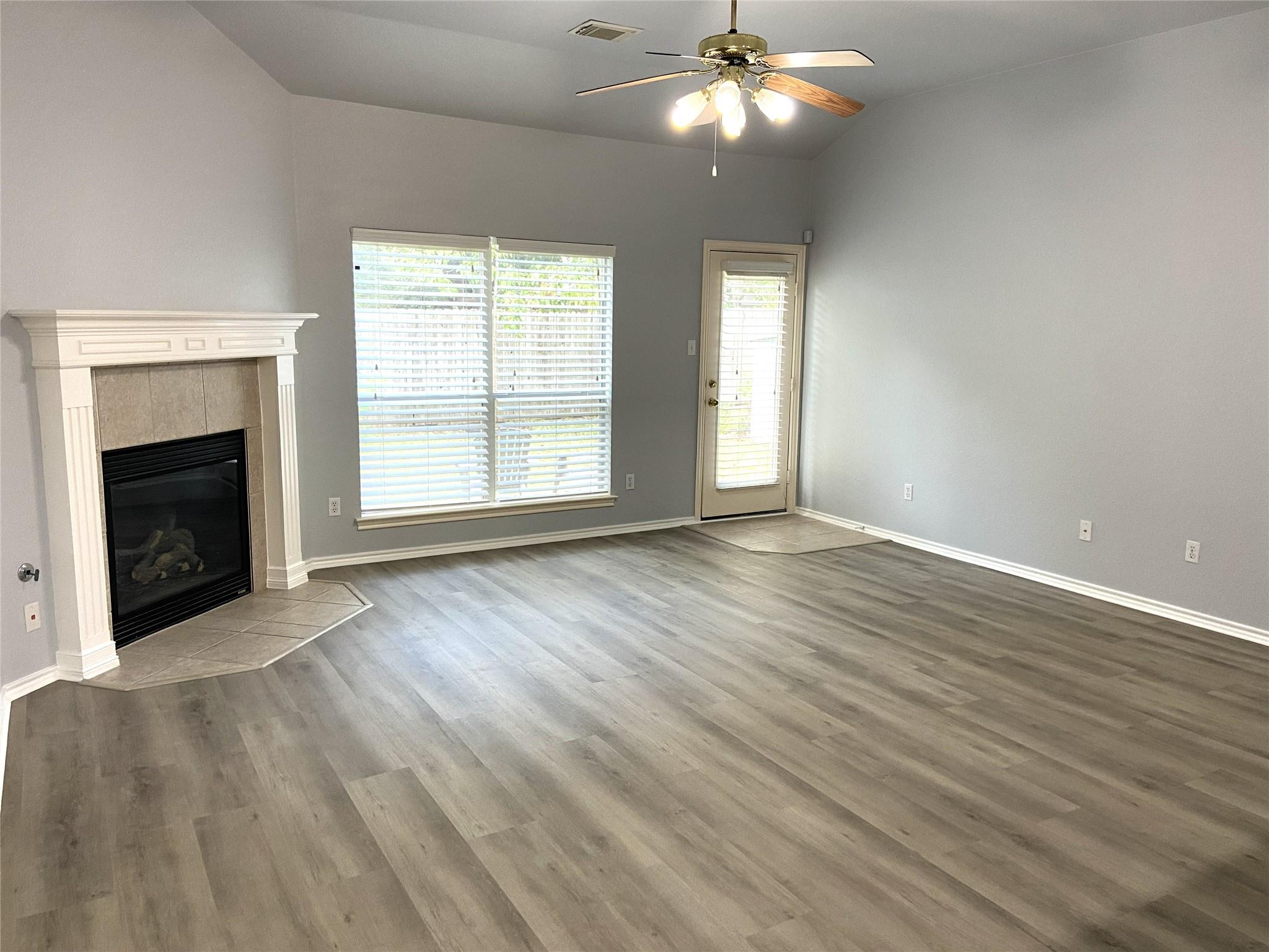 2313 Lou John St Property Photo 8