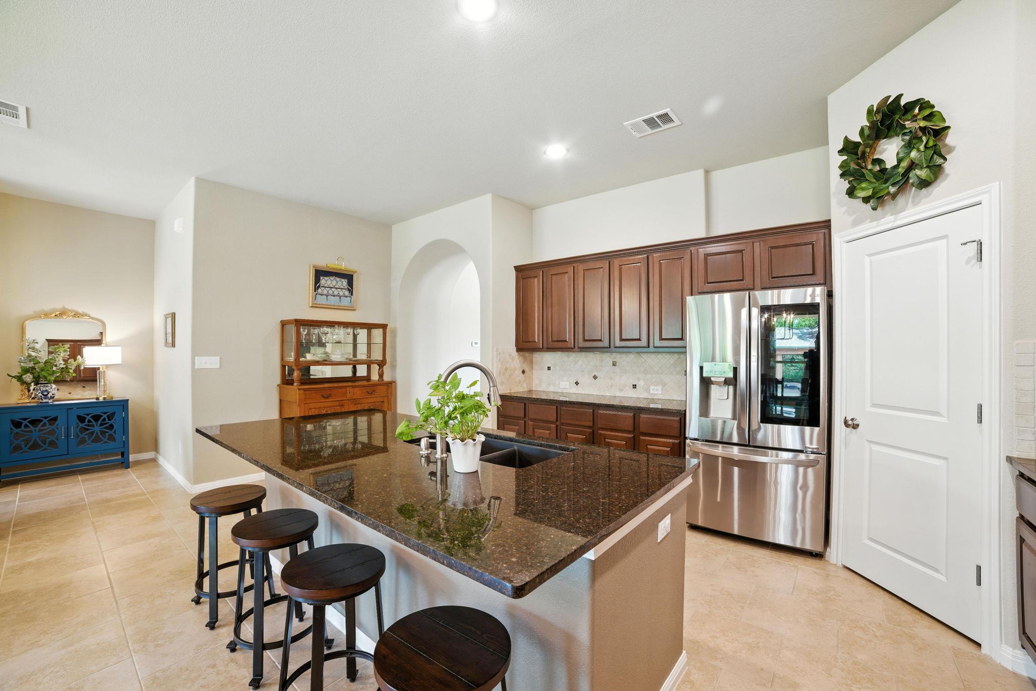 107 Tylee Cir Property Photo 3