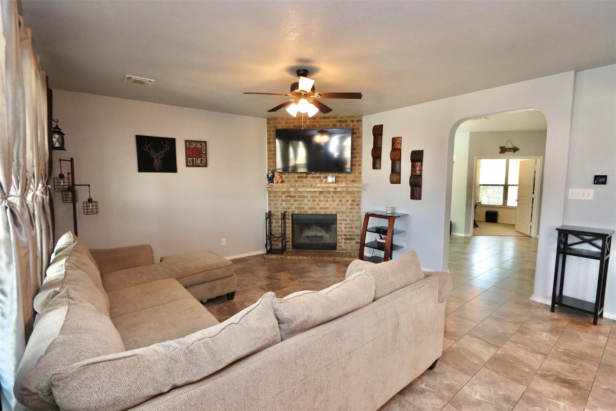1712 Uhland Dr Property Photo 4