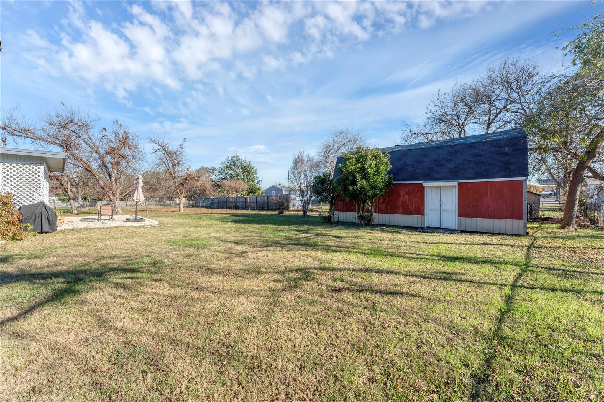 863 W Merriweather St Property Photo 3