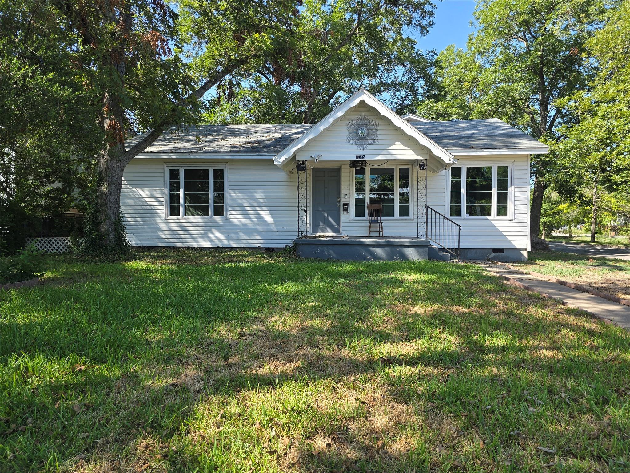 1515 Karen Ave Property Photo 1