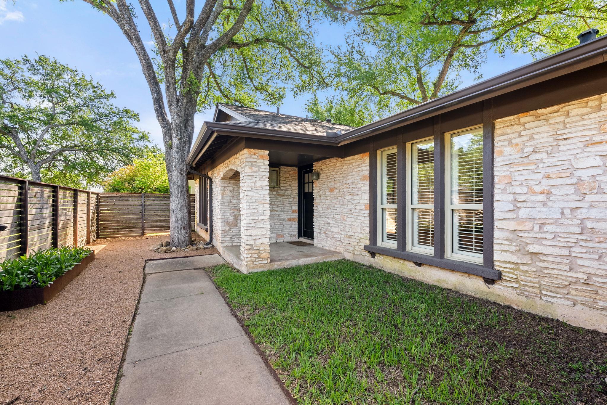 5911 W Gate Blvd Property Photo 1