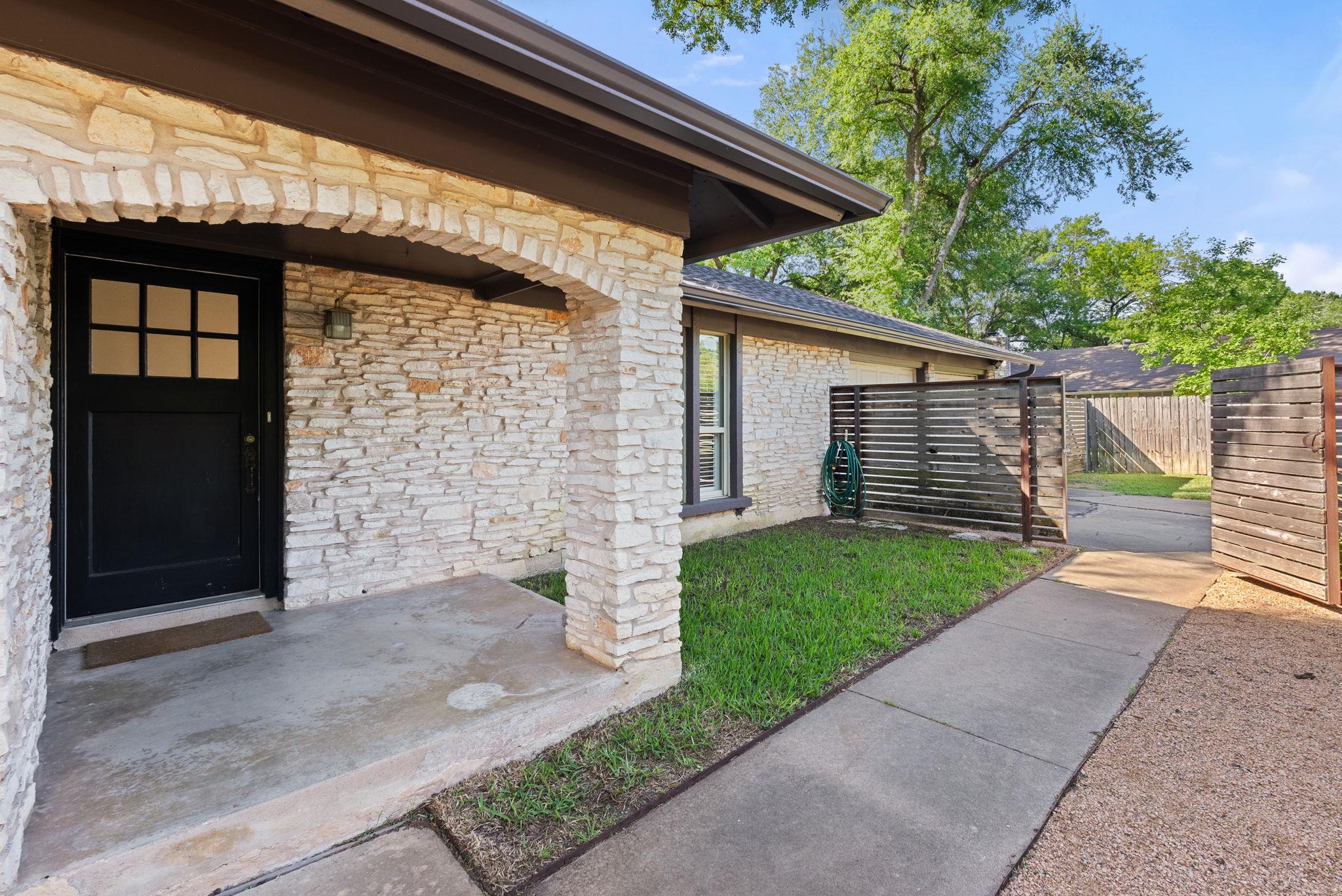 5911 W Gate Blvd Property Photo 4
