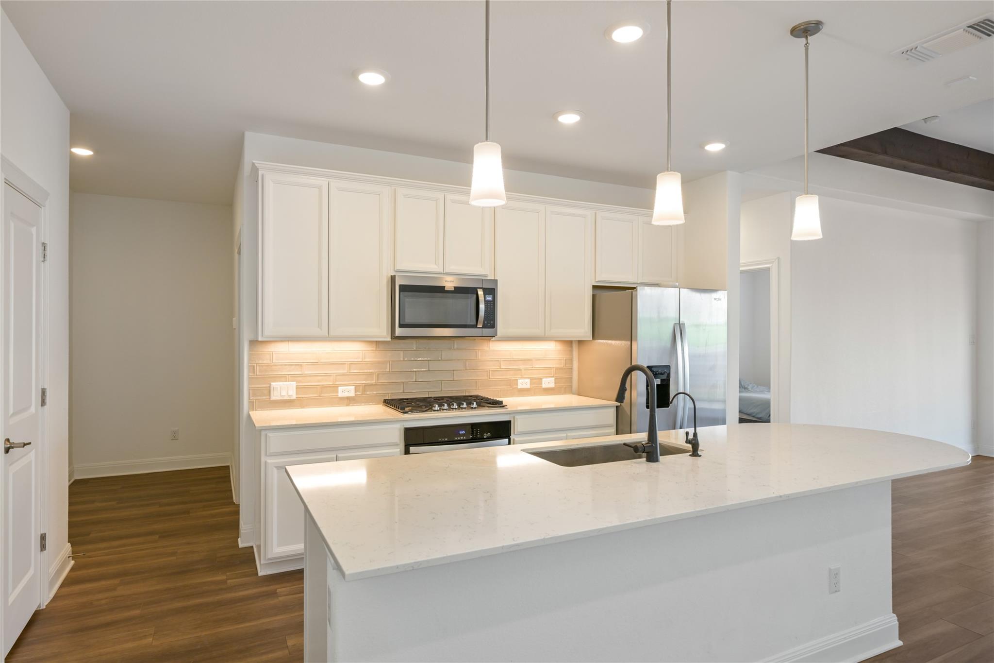 301 Harbors Ln Property Photo 4