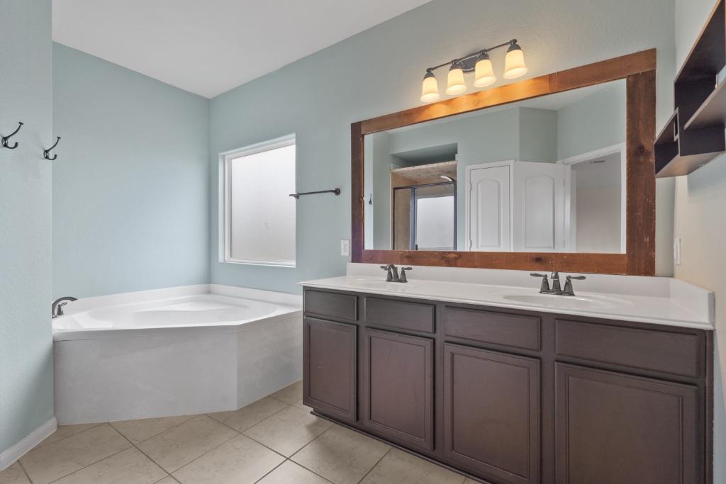1445 Treeta Trl Property Photo 16