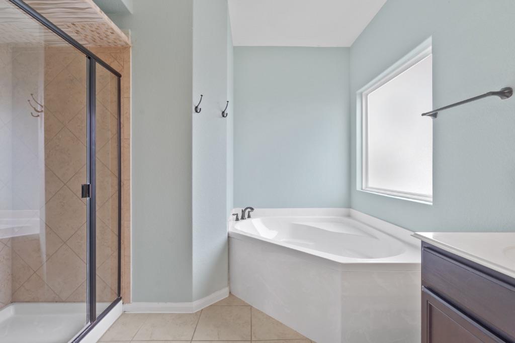 1445 Treeta Trl Property Photo 18