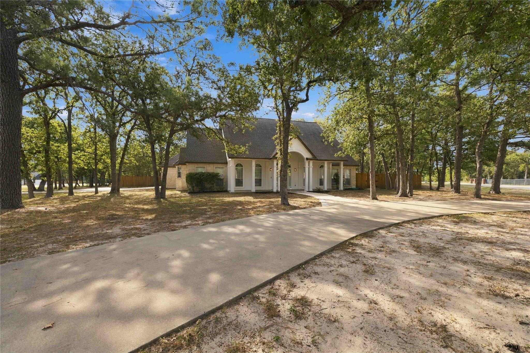 105 Pine Point Cv Property Photo 1