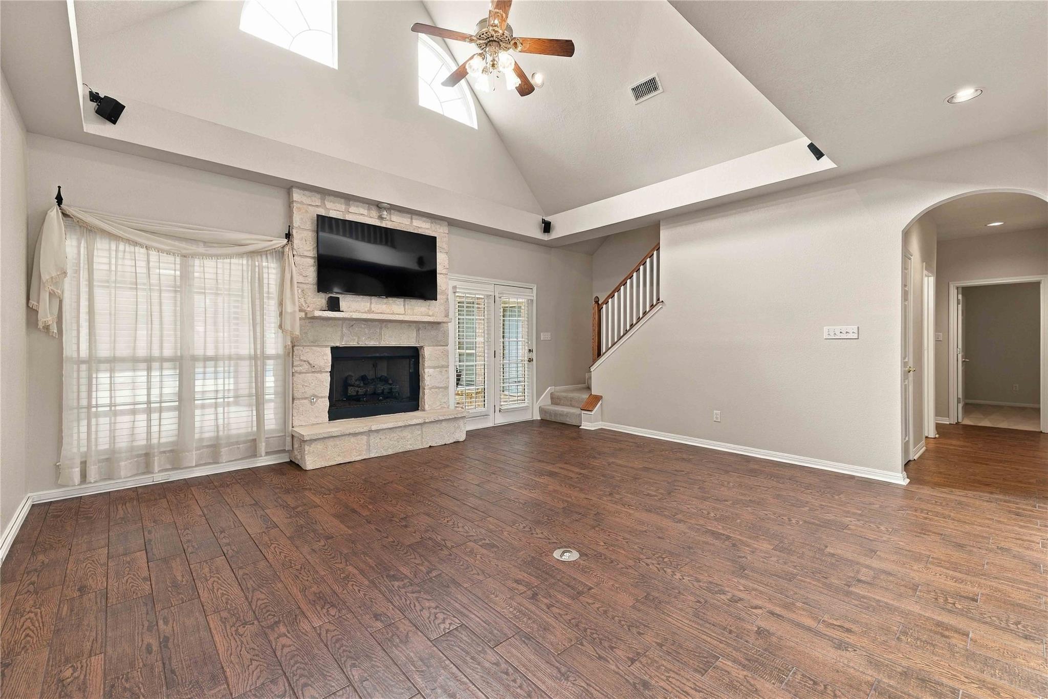 105 Pine Point Cv Property Photo 6