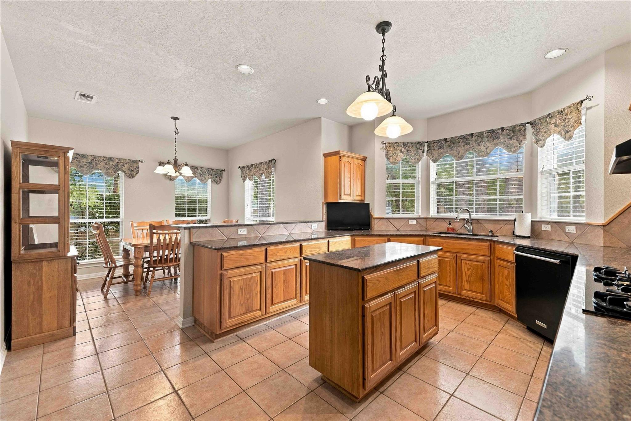 105 Pine Point Cv Property Photo 8