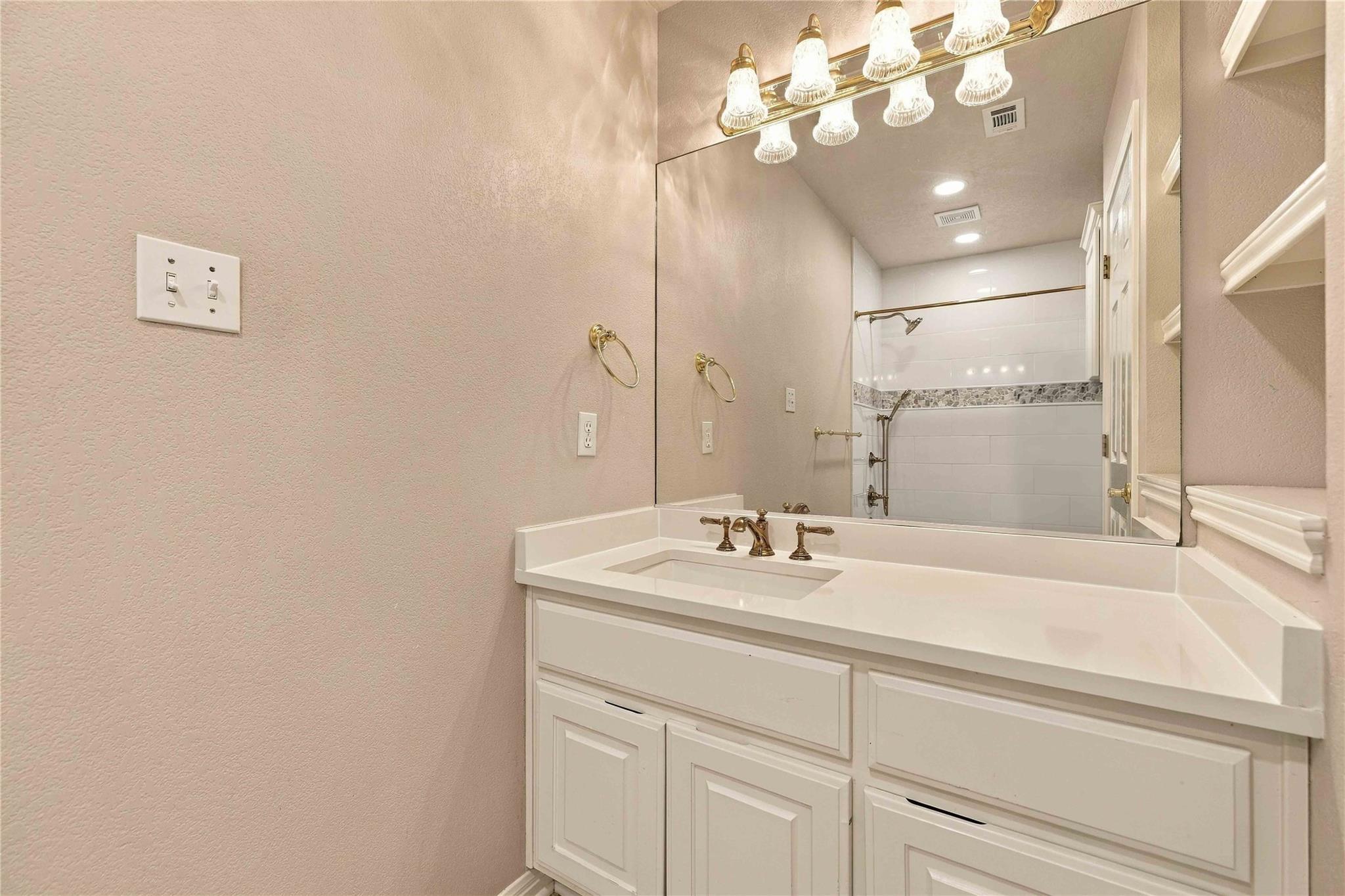 105 Pine Point Cv Property Photo 24