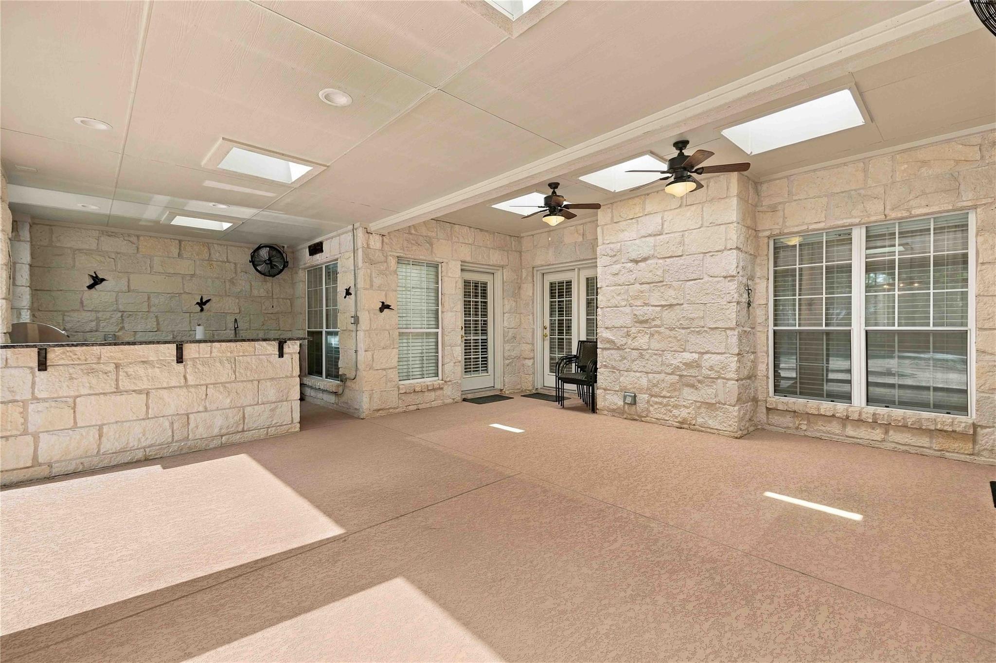 105 Pine Point Cv Property Photo 28