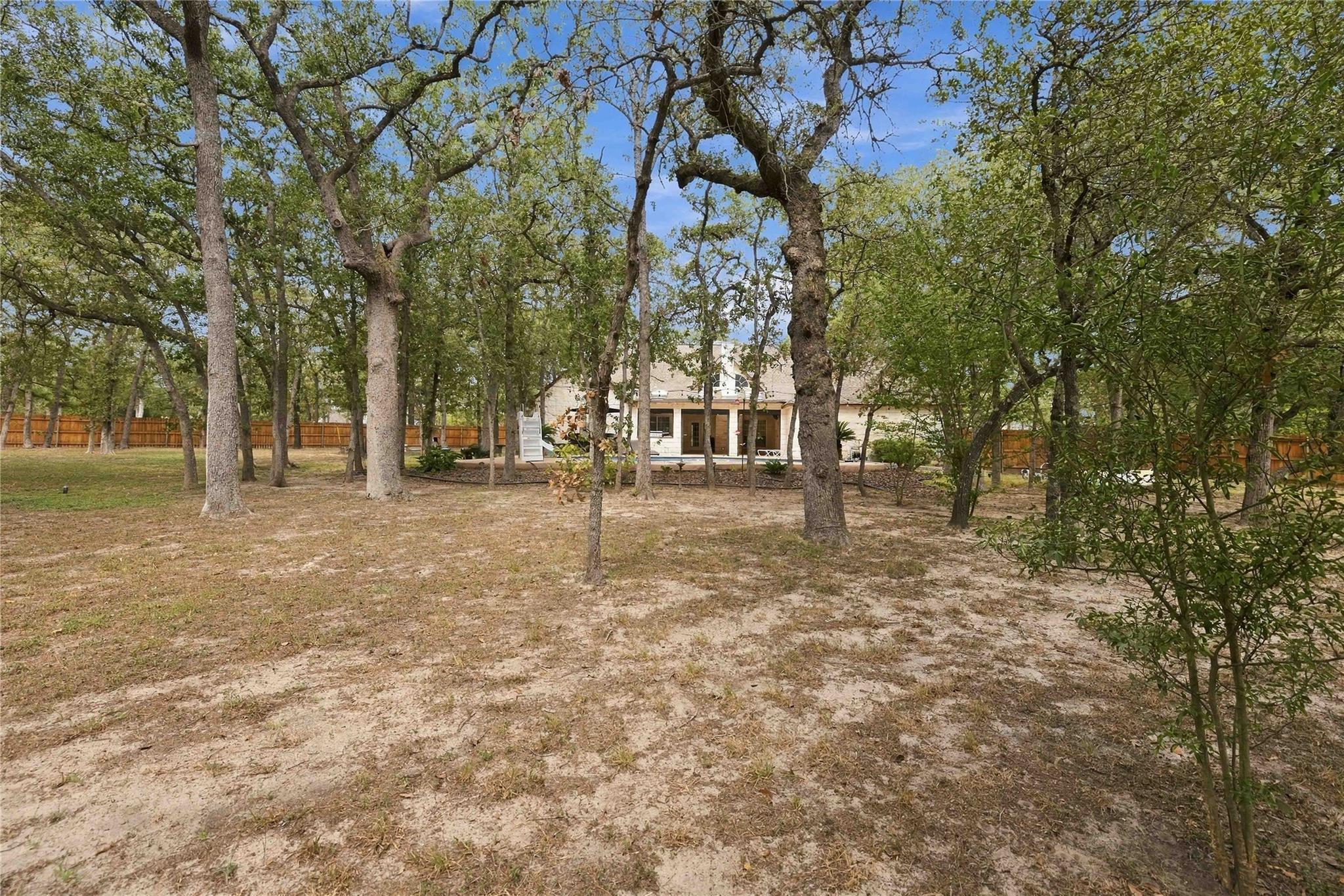 105 Pine Point Cv Property Photo 36