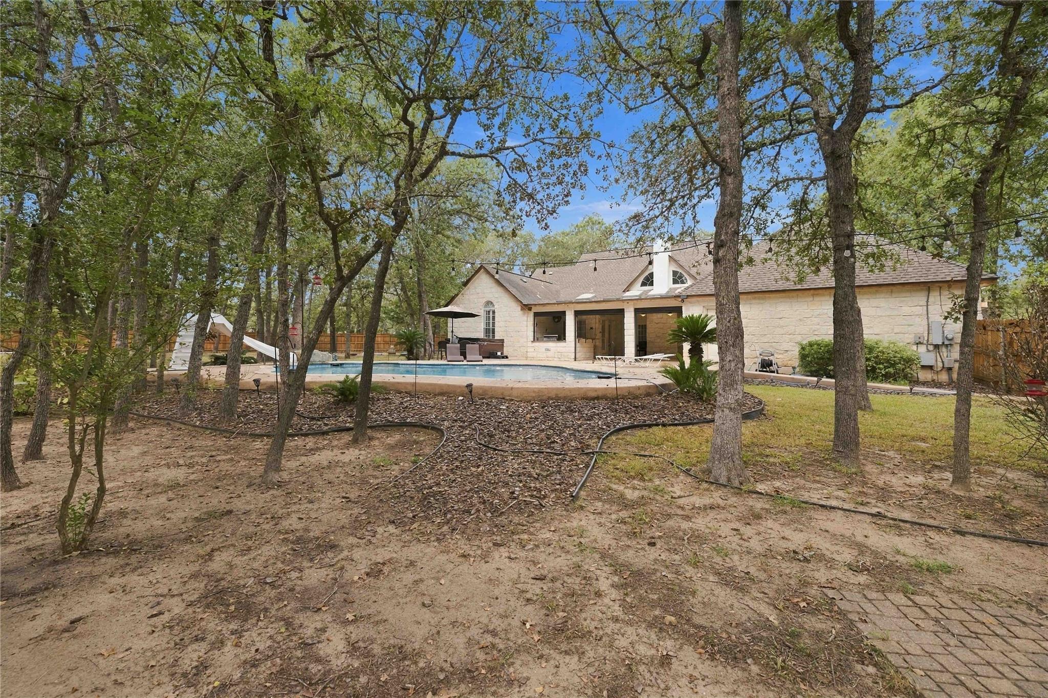 105 Pine Point Cv Property Photo 37