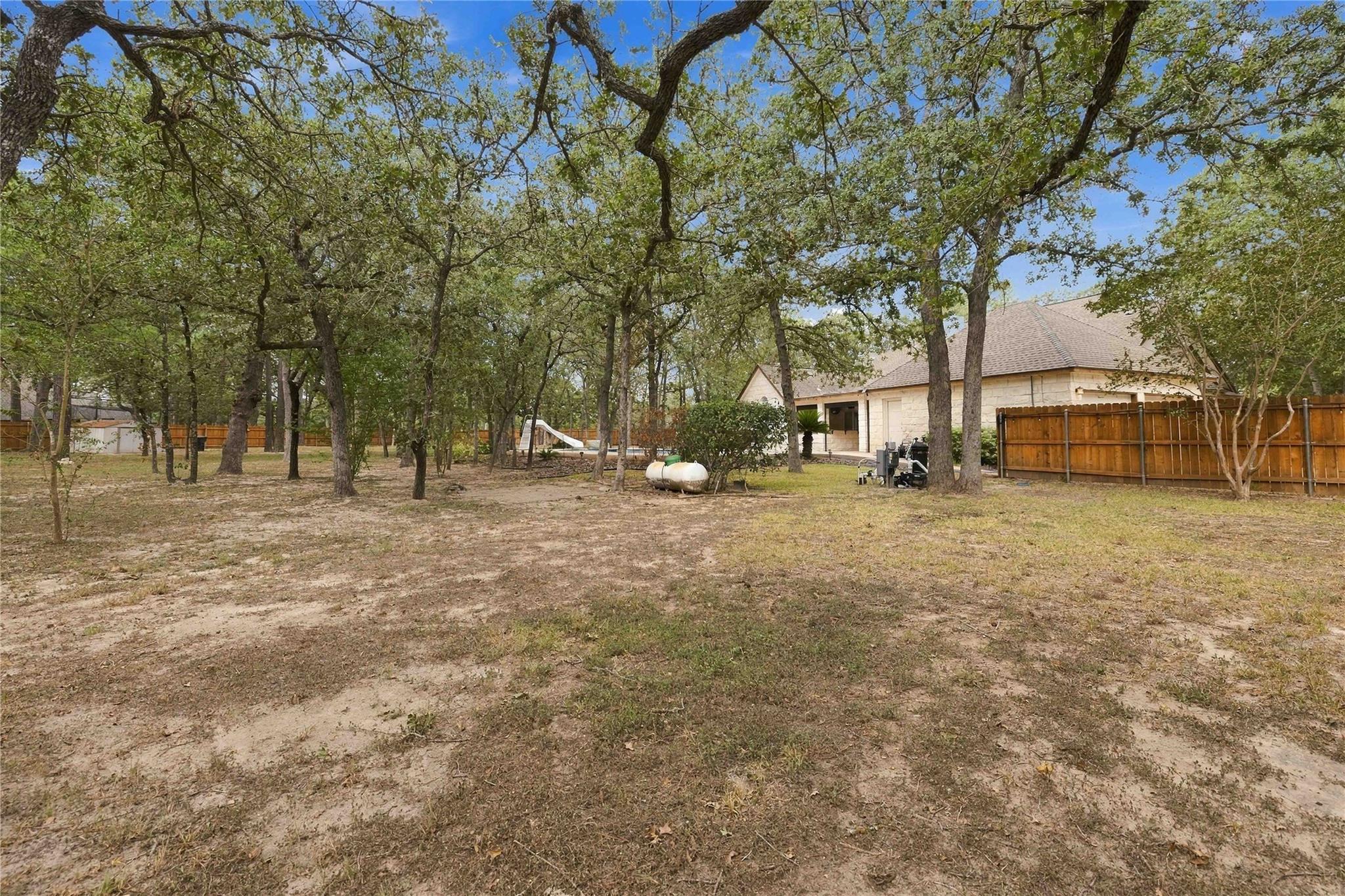 105 Pine Point Cv Property Photo 38