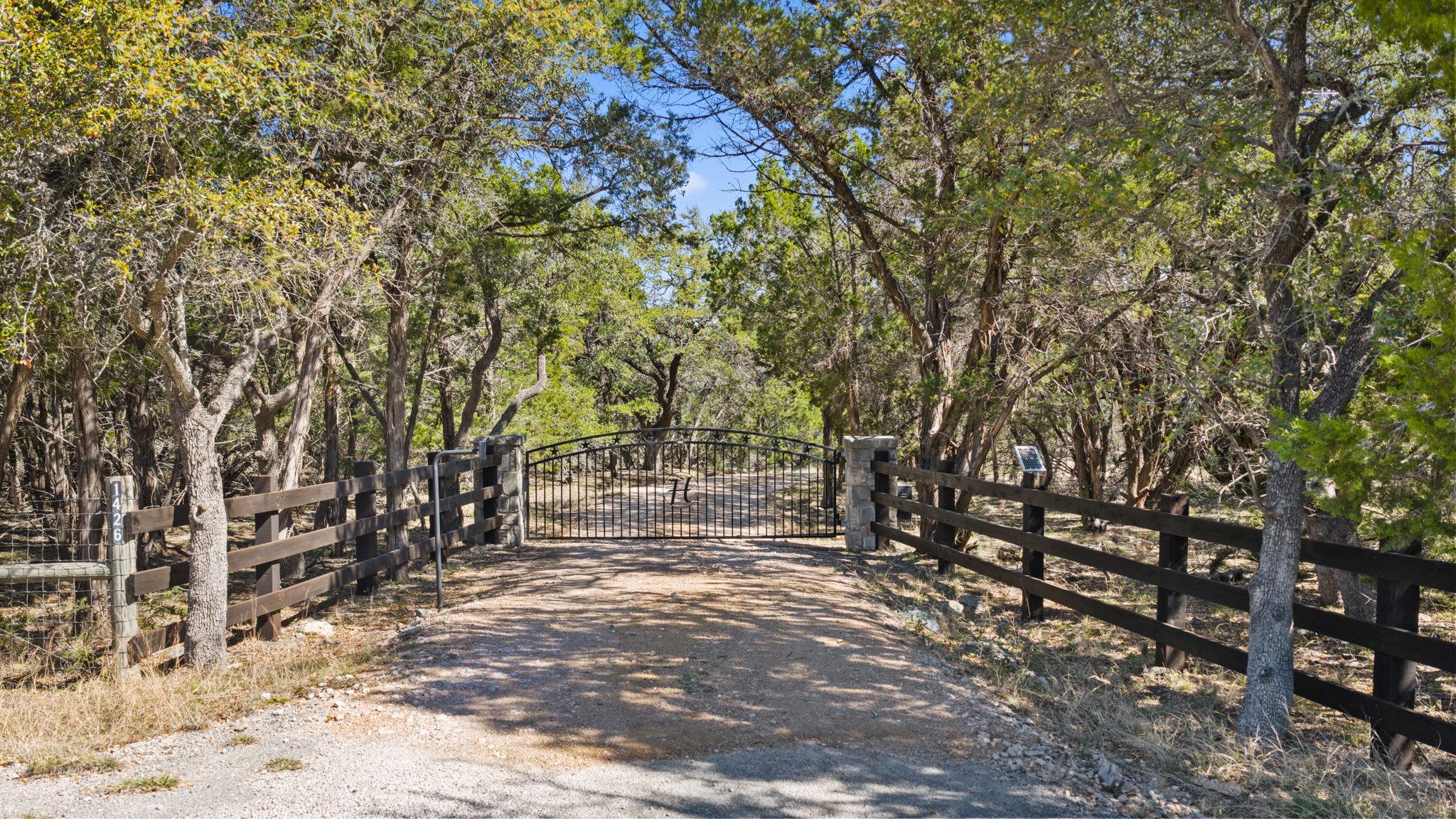 1426 Shelton Ranch Rd Property Photo 4
