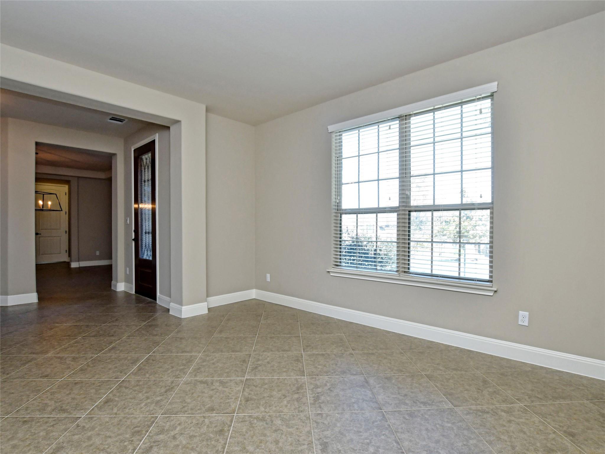 15205 Joseph Dr Property Photo 4