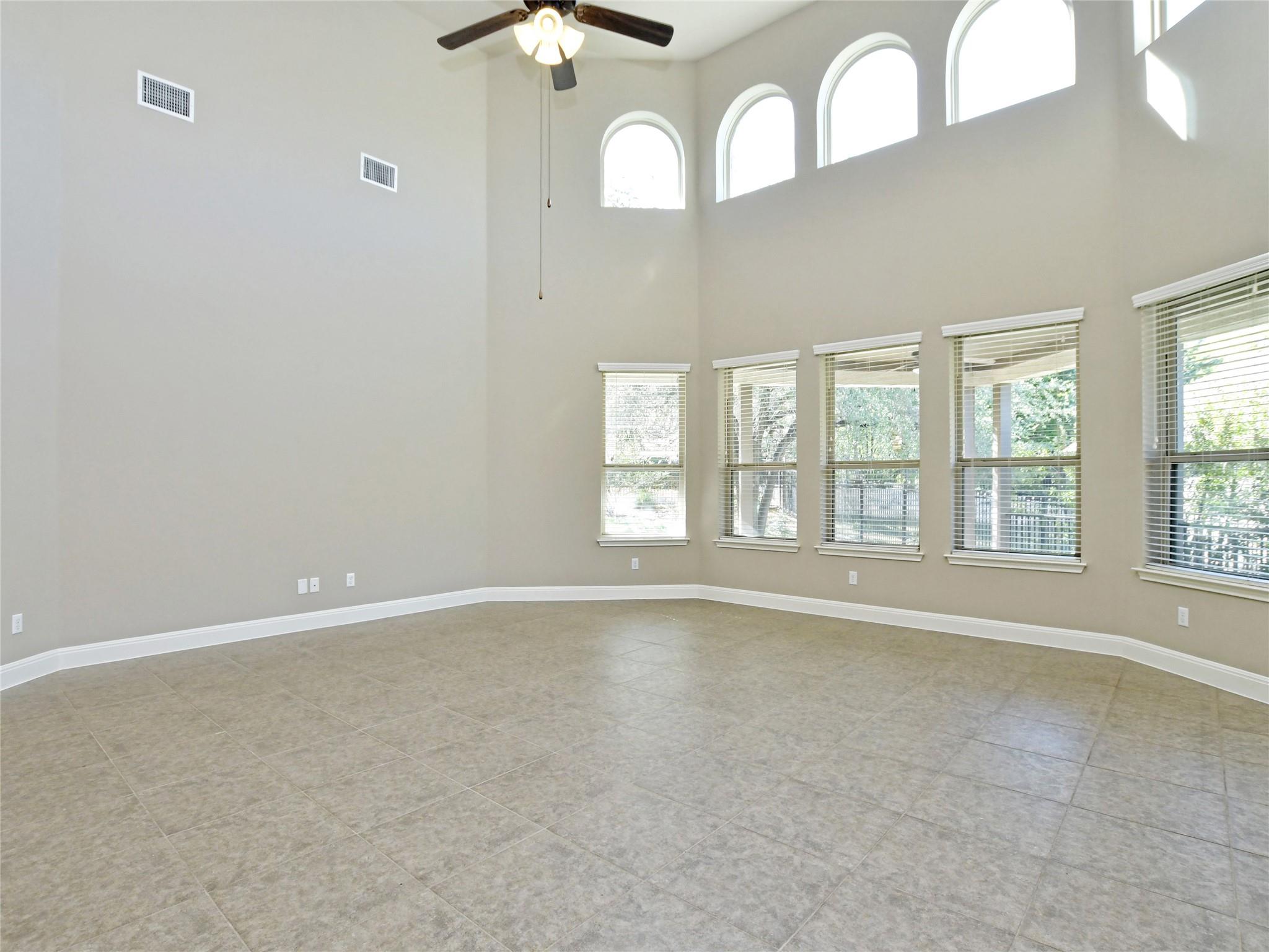 15205 Joseph Dr Property Photo 7